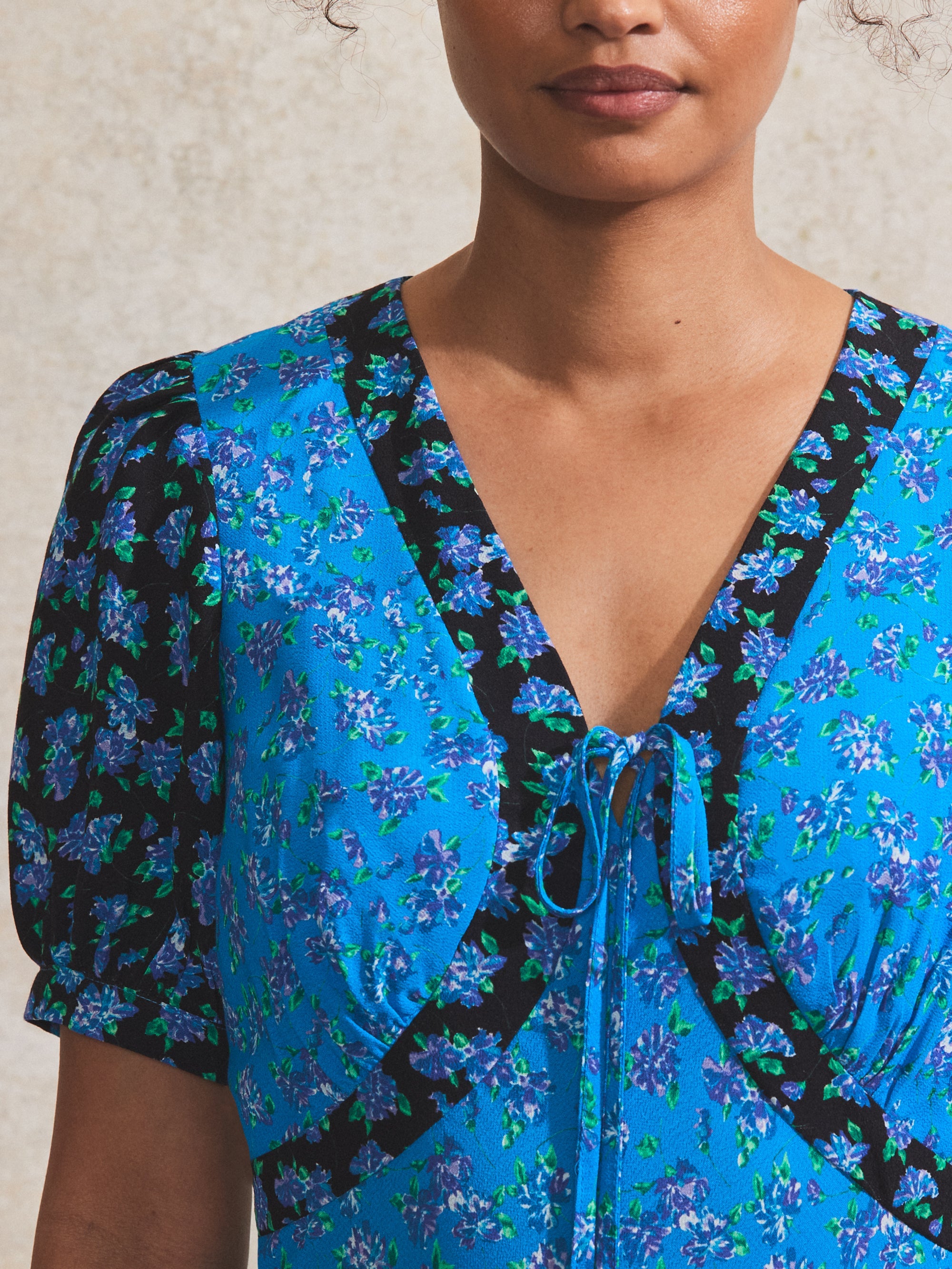 Contrast Ditsy-Print Puff-Sleeve Midi Dress