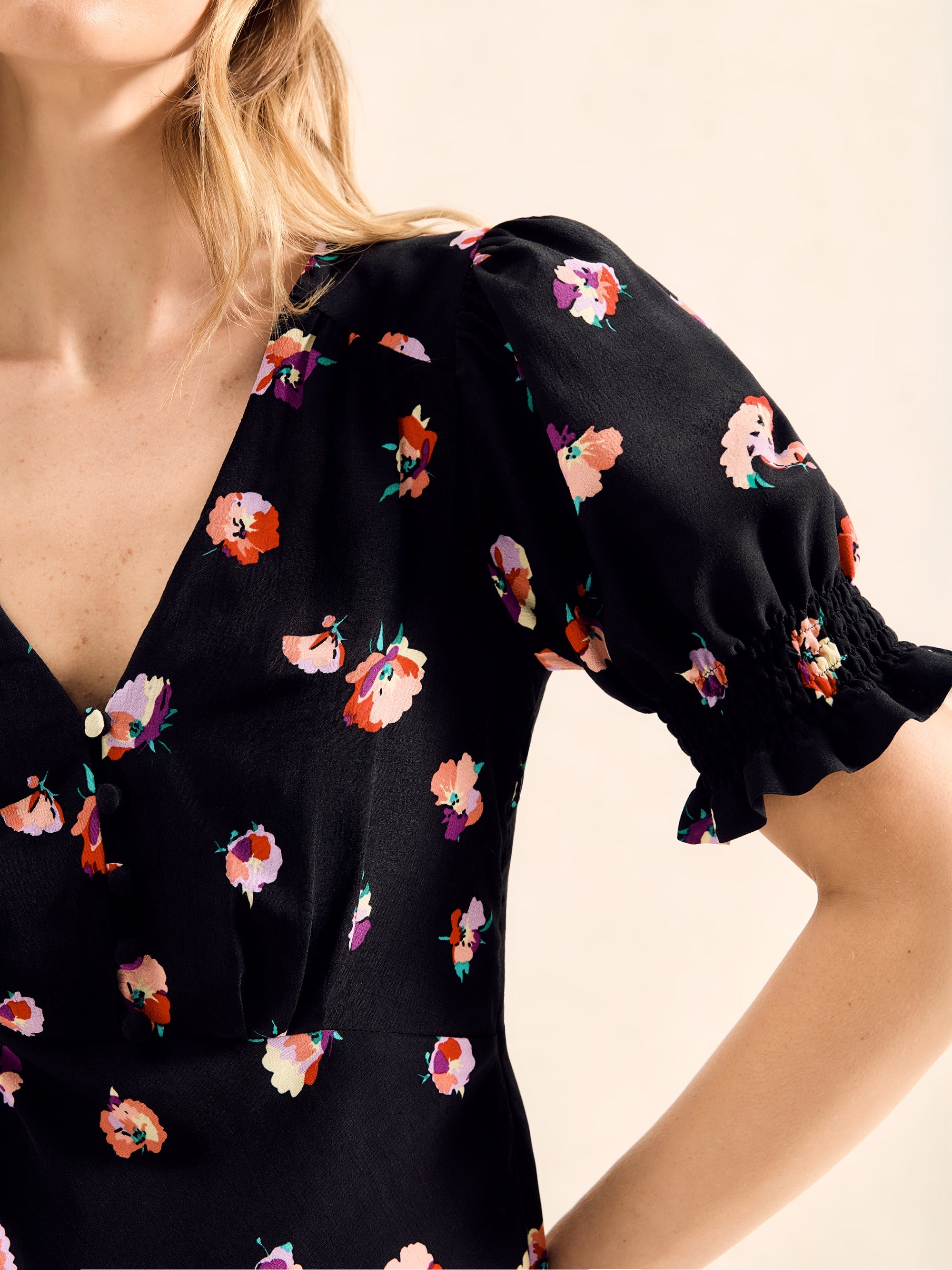 Petite Multi Pansy Print Shirred Cuff Midi Dress